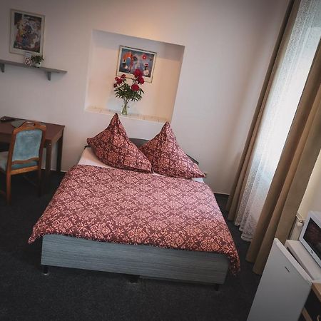 Hotel Apartment Faraon Rumburk Esterno foto