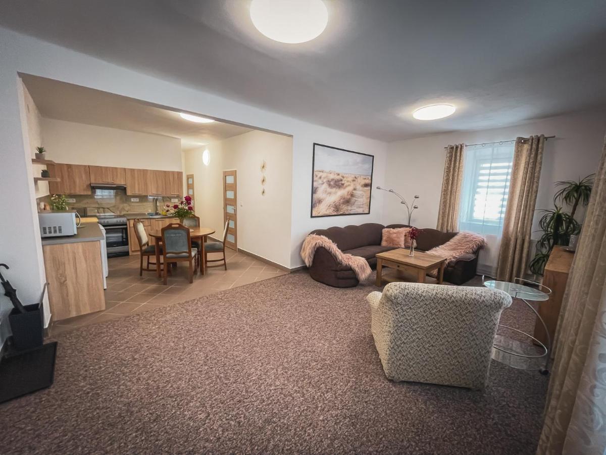 Hotel Apartment Faraon Rumburk Esterno foto