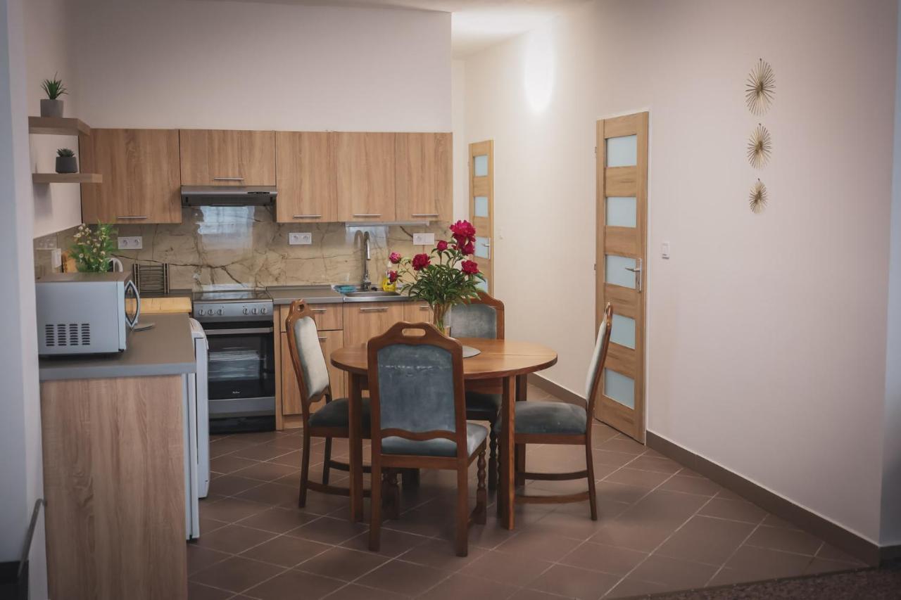 Hotel Apartment Faraon Rumburk Esterno foto