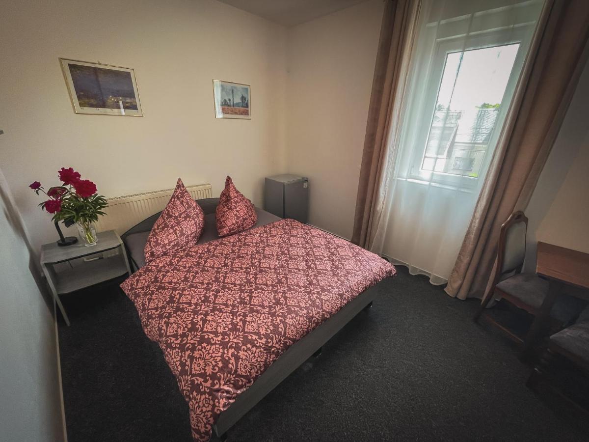 Hotel Apartment Faraon Rumburk Esterno foto