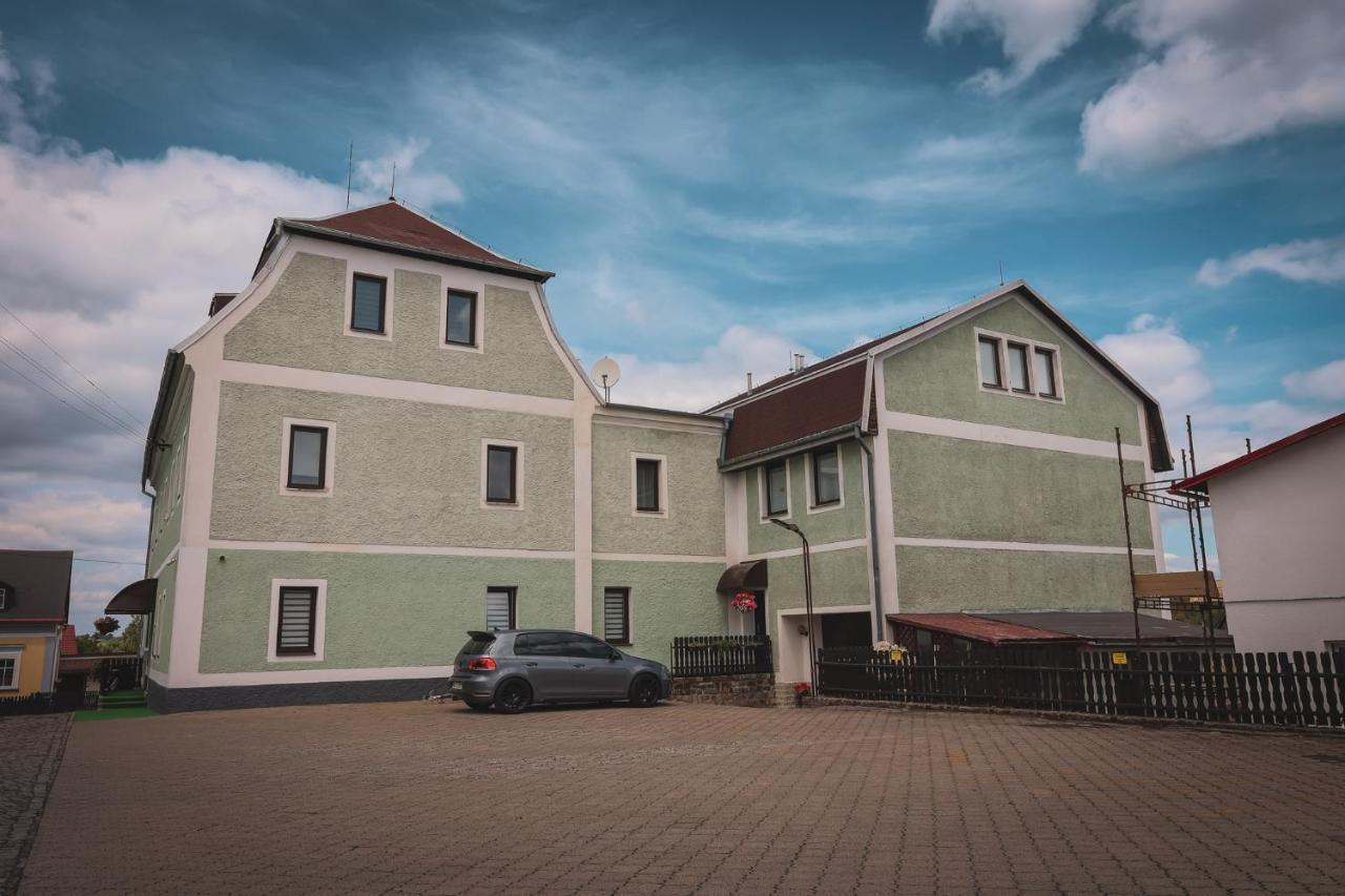 Hotel Apartment Faraon Rumburk Esterno foto