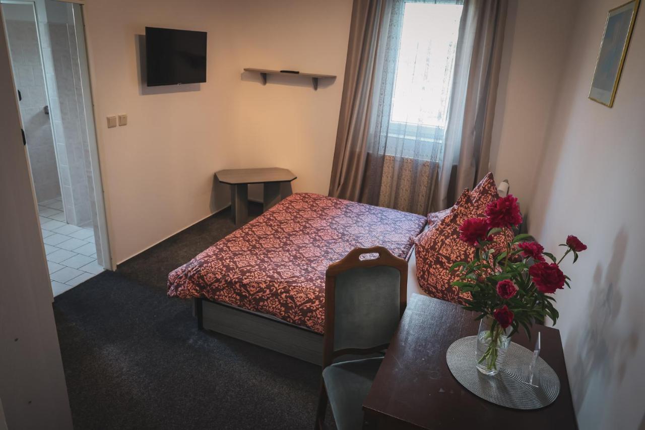 Hotel Apartment Faraon Rumburk Esterno foto