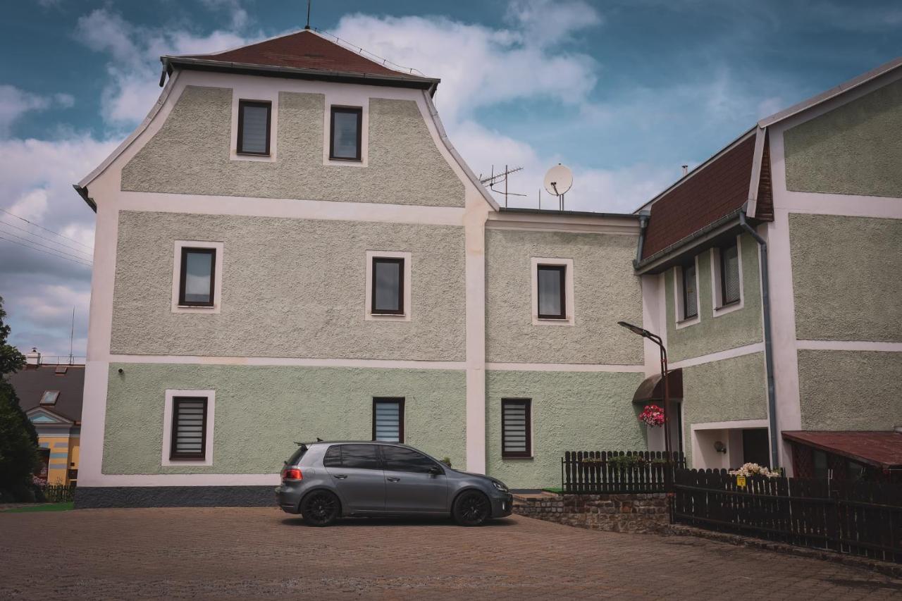 Hotel Apartment Faraon Rumburk Esterno foto