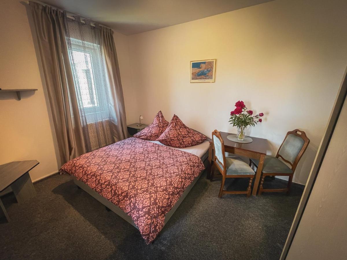 Hotel Apartment Faraon Rumburk Esterno foto