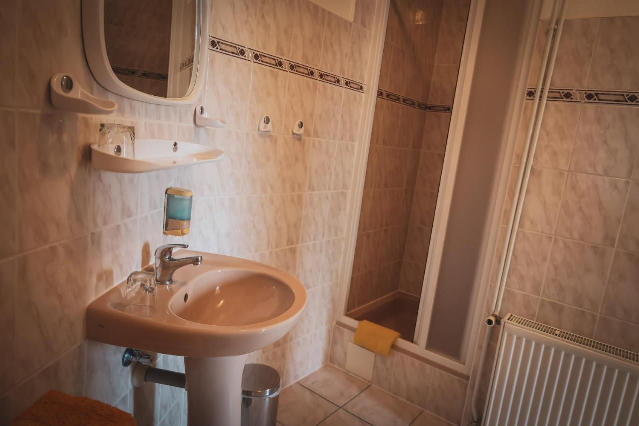 Hotel Apartment Faraon Rumburk Esterno foto