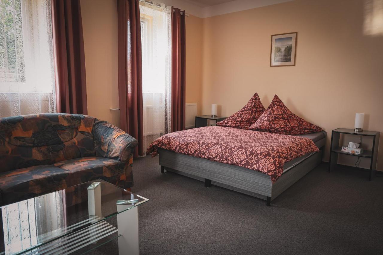 Hotel Apartment Faraon Rumburk Esterno foto