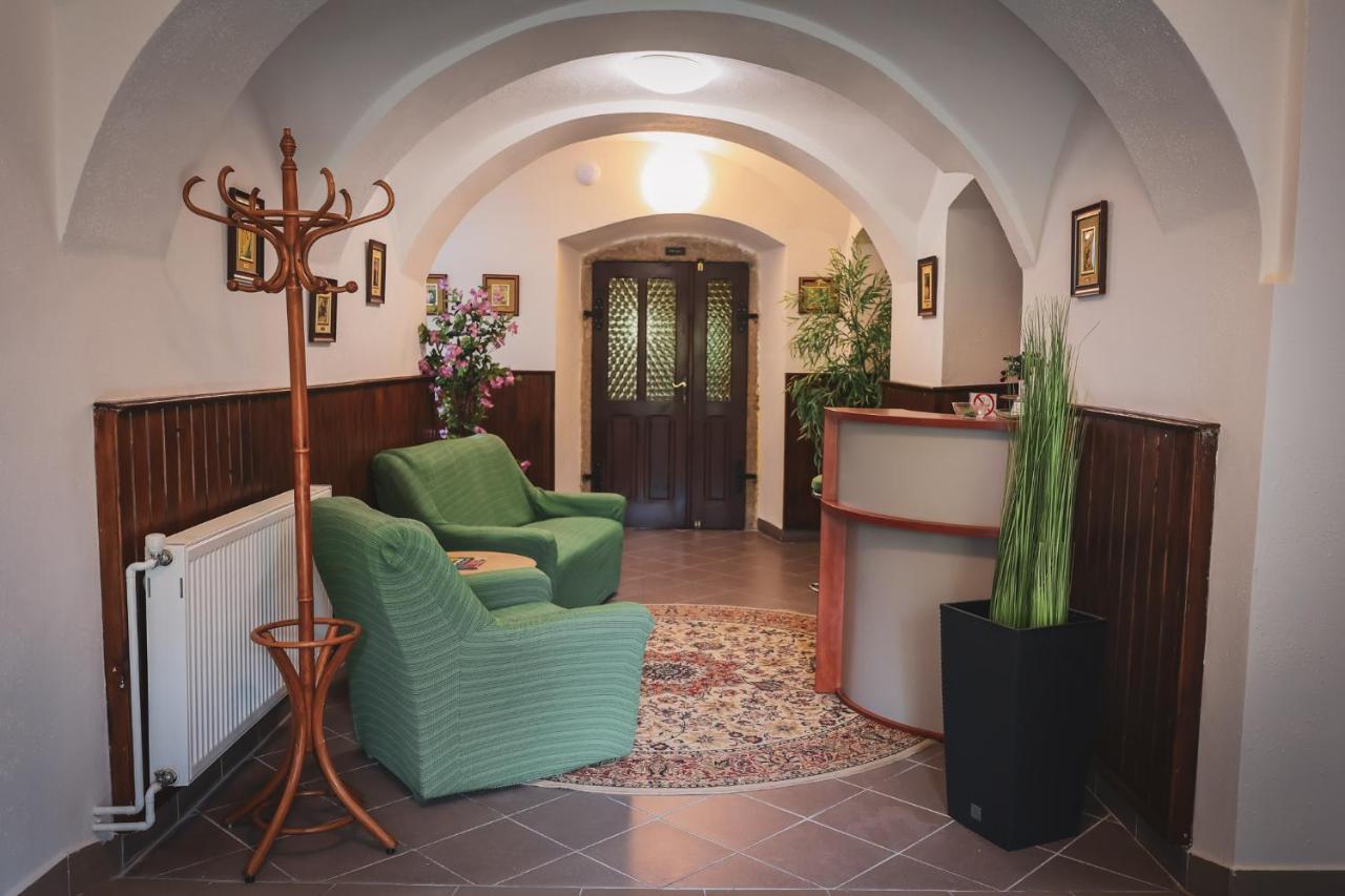 Hotel Apartment Faraon Rumburk Esterno foto